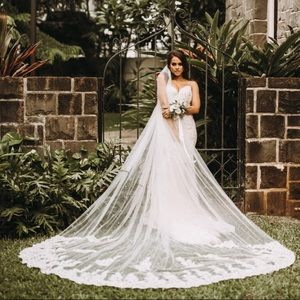 💕CHAPEL LACE VEIL 💕includes FREE Wedding Dress